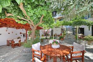 A garden outside Katerina