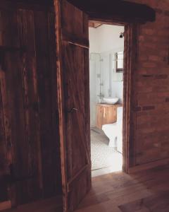 an open door to a bathroom with a toilet at Siemionówka in Popowo Salęckie