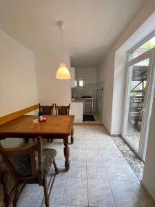 Kuchyňa alebo kuchynka v ubytovaní BONI Apartman