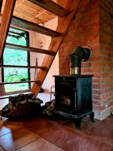 an old stove in a room with a brick wall at Dom w Tumianach in Tumiany