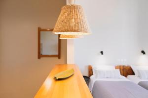 Postel nebo postele na pokoji v ubytování Kamini Apartments