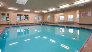 a large swimming pool in a hotel room at Best Western Nebraska City Inn in Nebraska City