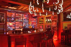 a bar in a restaurant with a long bar with chairs at Appartement au cœur de Trouville in Trouville-sur-Mer