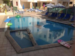 المسبح في Sea N Lake View Hotel Apartments أو بالجوار