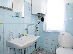 Koupelna v ubytování 4 person holiday home in Erslev