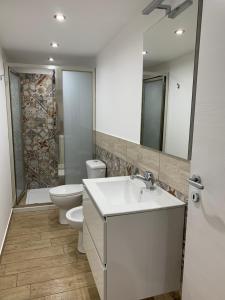 A bathroom at Case vacanza Sole e Luna