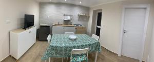 A kitchen or kitchenette at Case vacanza Sole e Luna