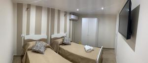 A television and/or entertainment centre at Case vacanza Sole e Luna