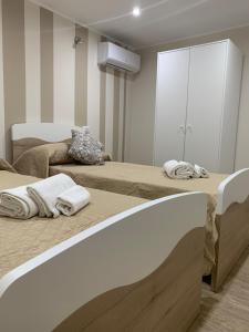 A bed or beds in a room at Case vacanza Sole e Luna