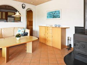 Køkken eller tekøkken på 6 person holiday home in Storvorde