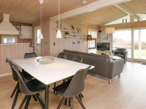 LihmeにあるThree-Bedroom Holiday home in Spøttrup 3のギャラリーの写真