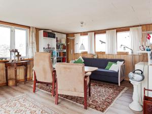 Posezení v ubytování 5 person holiday home in Fanø