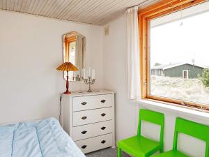 Postel nebo postele na pokoji v ubytování 5 person holiday home in Fanø