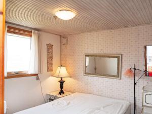 Postel nebo postele na pokoji v ubytování 5 person holiday home in Fanø