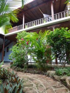 Hotel con Corazón Granada外面的花园