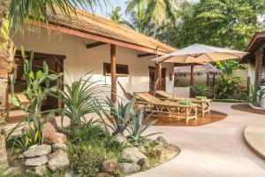 Zahrada ubytování Baan Bai Mai, 2 villas, 8 bedrooms for 16 guests