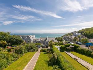 - Vistas a un barrio con casas y al océano en 6 Albany Terrace, en St Ives