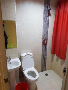 Koupelna v ubytování My Inn Calamba