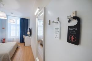 Posteľ alebo postele v izbe v ubytovaní Hotel Traffic Wrocław Stare Miasto