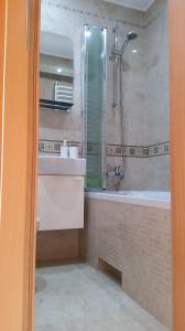 A bathroom at Apartament Giżycko