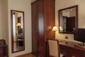 TV a/nebo společenská místnost v ubytování Hotel Benaco Garda ***S