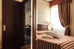 Postel nebo postele na pokoji v ubytování Hotel Benaco Garda ***S