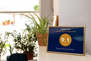 Certifikát, hodnocení, plakát nebo jiný dokument vystavený v ubytování Fényes Vinorium