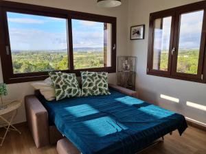 Säng eller sängar i ett rum på Alghero - House with Panoramic View immersed in full nature