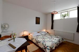 A bed or beds in a room at Vincze Vendégház