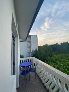 A balcony or terrace at Kastrati Apartments