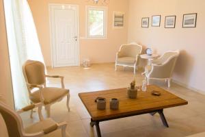 Posezení v ubytování Kristallia - Elounda seafront vacation rental