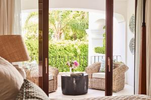 Гостиная зона в Marbella Club Hotel · Golf Resort & Spa