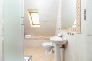 Kúpeľňa v ubytovaní Studio Mocarni Mountain View Koscielisko by Noclegi Renters + 24 fotografií