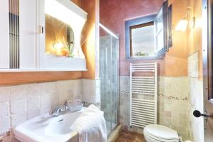Koupelna v ubytování Agriturismo I Fuochi