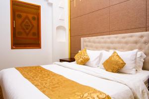 Katil atau katil-katil dalam bilik di فندق آل متعب سويتس التراثي