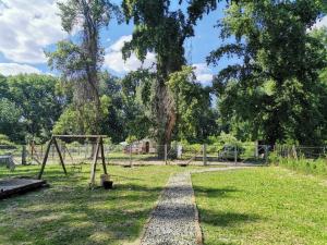 Zahrada ubytování EXIT Camping with bungalow, mobile home, tents, and empty spots with private acces to the beach