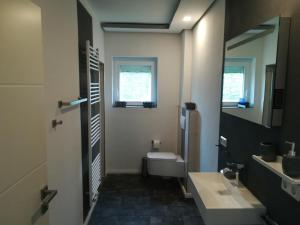 Koupelna v ubytování Ferienhaus Frank Saathoff