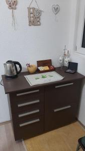 a desk with a counter top with a kettle on it at Apartman Maja in Bijeljina