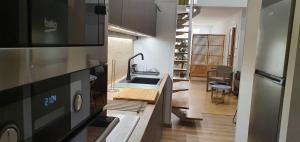 Kuchnia lub aneks kuchenny w obiekcie Apartamentos Antares 3