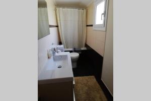 Gallery image of Luxury Villa with swimming pool in Aliveri