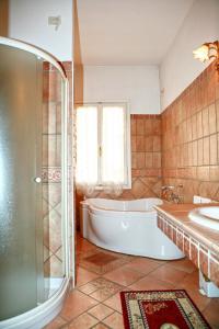 A bathroom at D'Elite Room & Breakfast