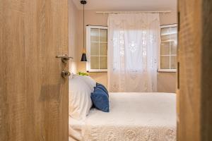 A bed or beds in a room at Vardakis house - 5 minutes from the famous Shipwreck Beach by Villa Mana Gers