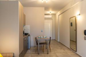 TV a/nebo společenská místnost v ubytování AURA APARTMENTS