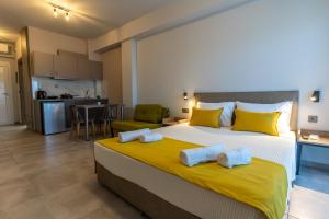 Postel nebo postele na pokoji v ubytování AURA APARTMENTS