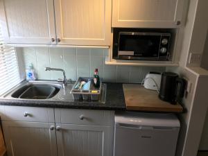 A kitchen or kitchenette at Elizabeth House 