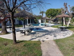 The swimming pool at or close to R121 - Apartamento Alorda park