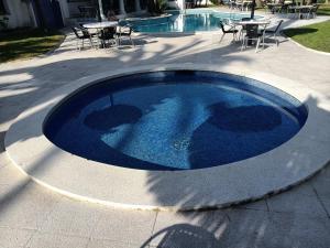The swimming pool at or close to R121 - Apartamento Alorda park