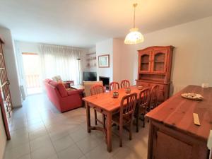A seating area at R121 - Apartamento Alorda park