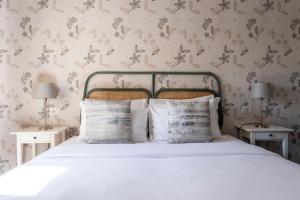Giường trong phòng chung tại Villa Borgo Duino