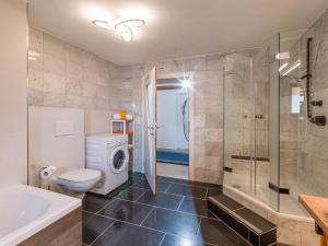 A bathroom at Ferienwohnung Neuheim Még 37 kép